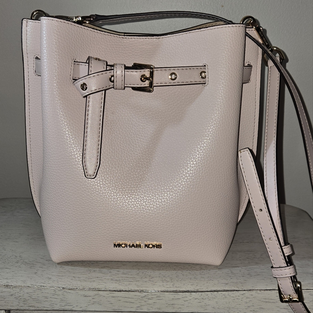 Michael Kors Emillia Small Bucket Bag Gold Tone Hardware